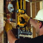 DeWALT aku udarni odvijač DCF880M2 18V 203Nm