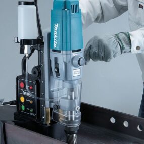 Makita magnetna bušilica HB500