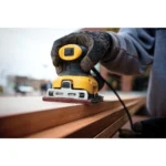 DeWALT tračna brusilica 114 x 108 mm 230 W DWE6411