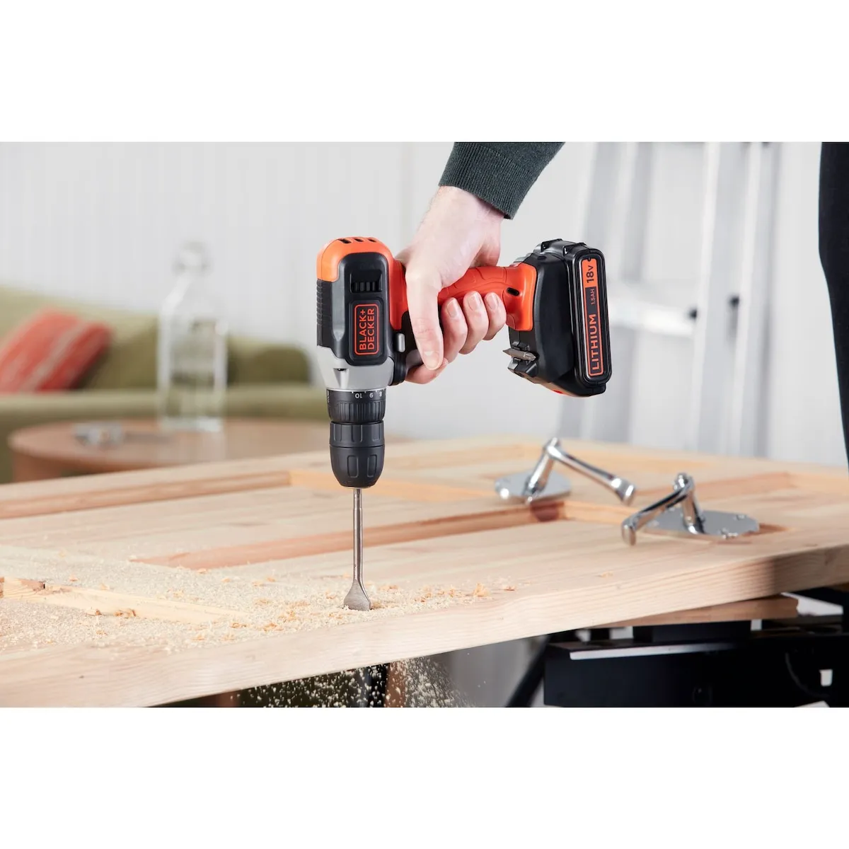 Black+Decker aku bušilica 18 V BCD001C2