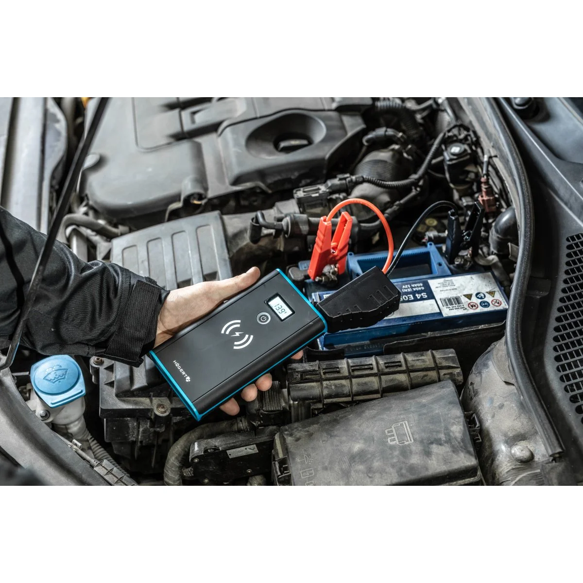 HOEGERT prenosni starter 400 A sa 10 W bežičnim punjačem HT8G623