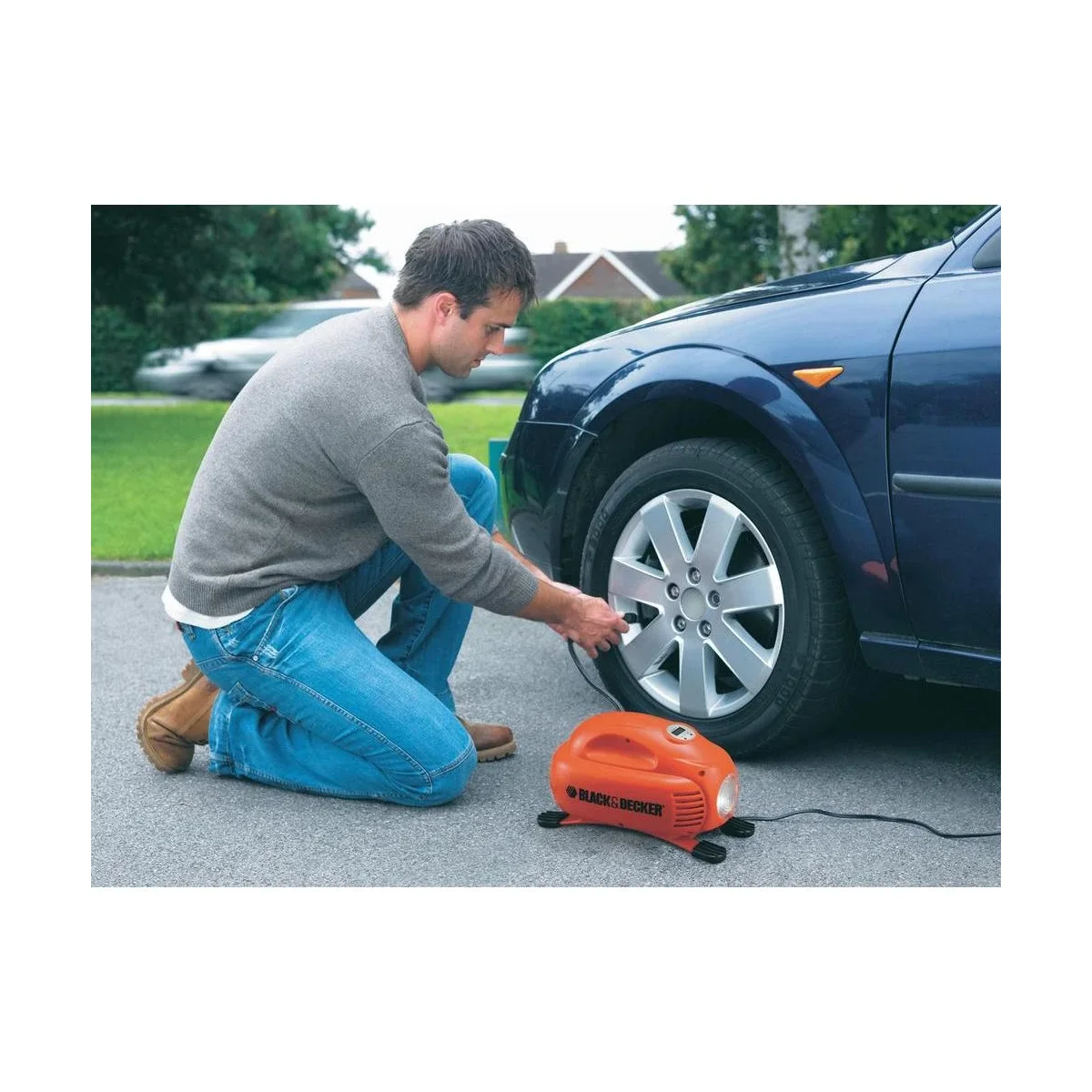 Black+Decker aku vazdušna zračna pumpa 12V 8.3 bar ASI200